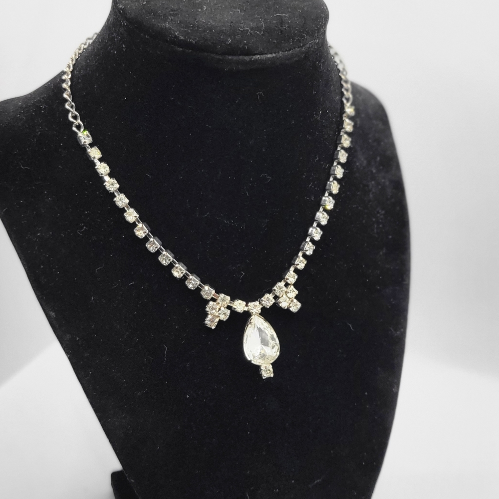 Vintage silver tone prong set clear rhinestones necklace